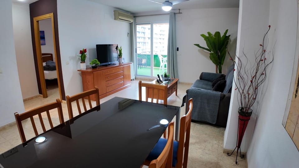 Bed, TV and multimedia, Kitchen or kitchenette, Living room, Photo of the whole room, Seating area, Dining area, Evening entertainment, Bedroom