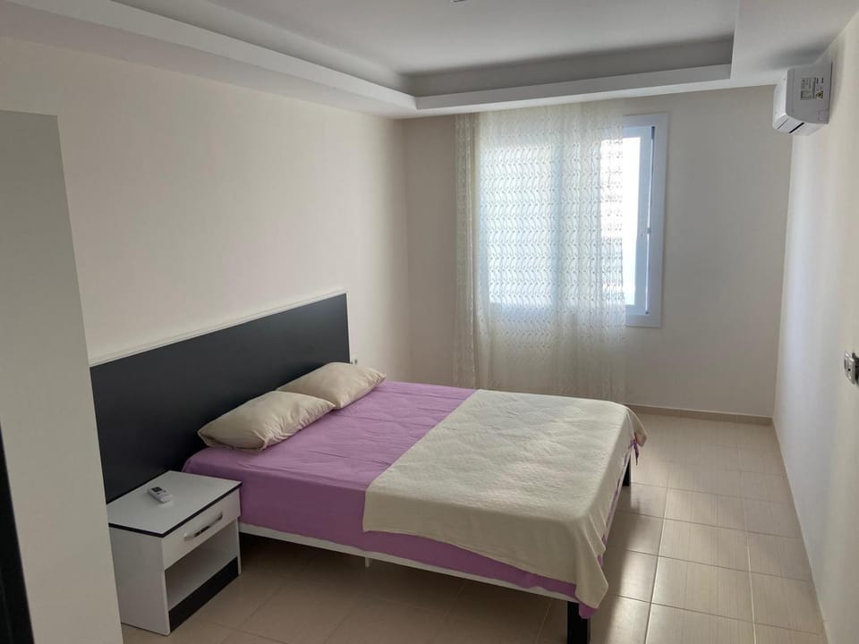 Bed, Photo of the whole room, Bedroom, air conditioner