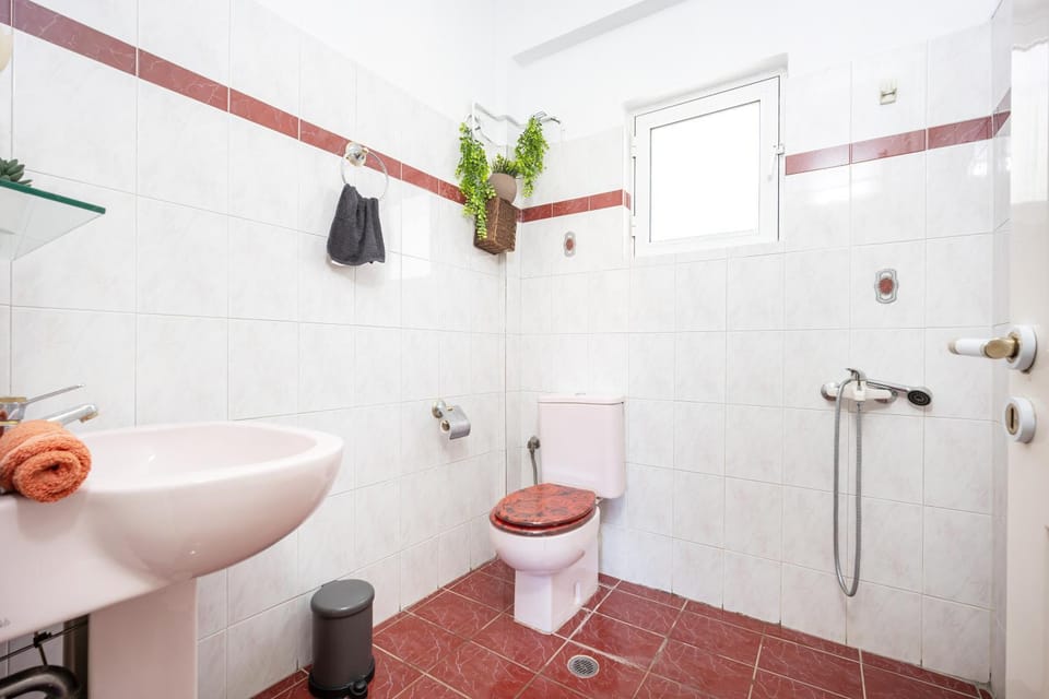 Shower, Toilet, towels