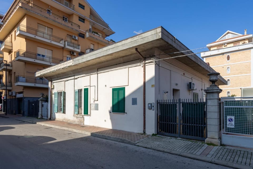 Property building, Day, Neighbourhood, Street view