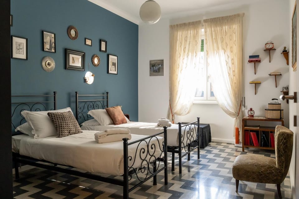 Bed, Living room, Bedroom