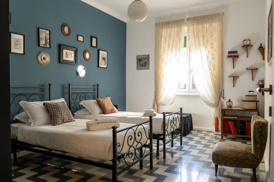 Bed, Living room, Bedroom