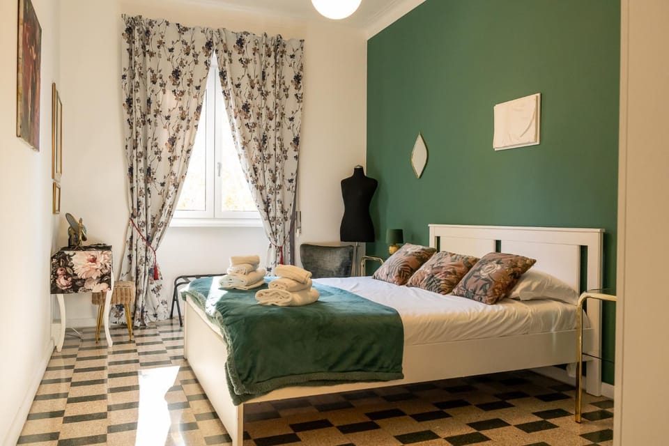 Bed, Living room, Seating area, Bedroom