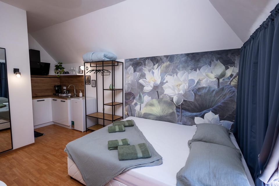 Bed, Kitchen or kitchenette