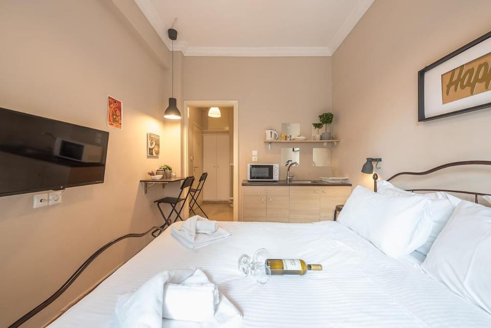 Elegant Hermes Suite in Athens, by Acropolin Apartment in Athens