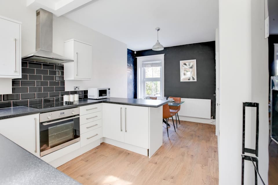 Kitchen or kitchenette, Dining area, stove