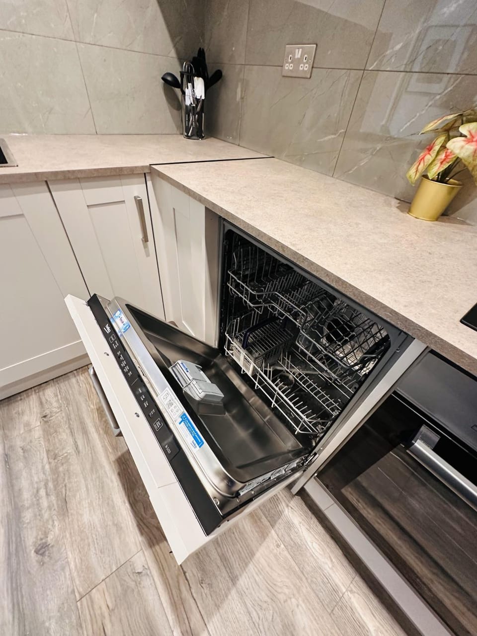 Newly Renovated Private Room with own Kitchenette in a shared house in Birmingham B29 R2 Bed and Breakfast in Birmingham