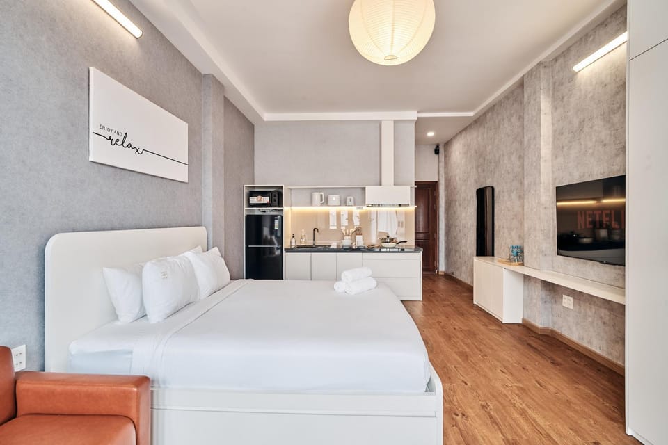 Bed, TV and multimedia, Kitchen or kitchenette, Photo of the whole room, Bedroom, wardrobe