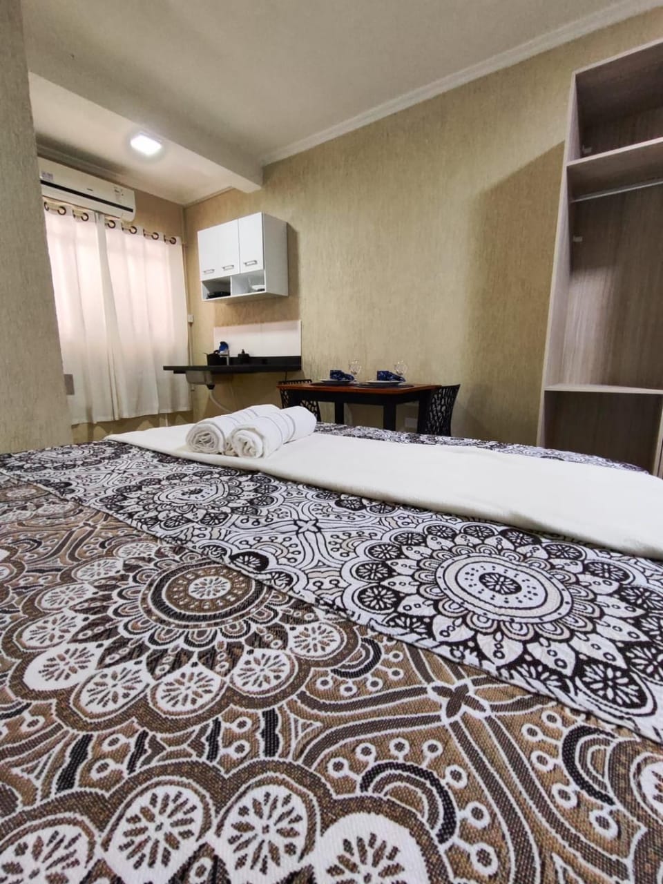 Bed, Kitchen or kitchenette, Dining area, Bedroom
