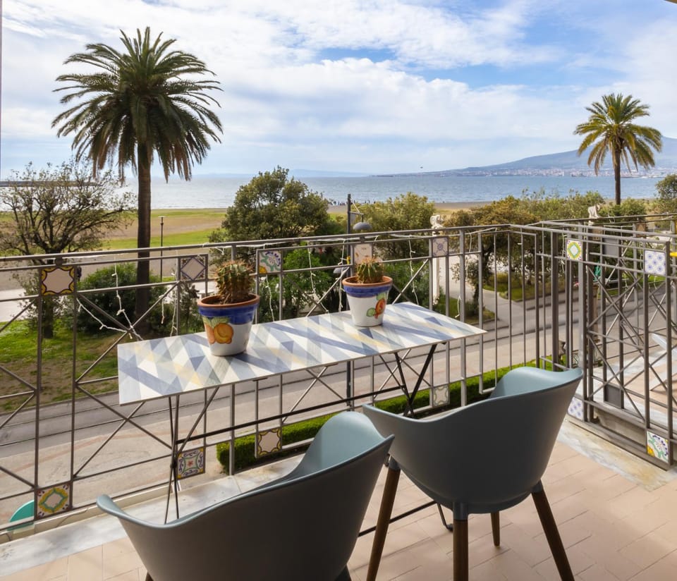 Natural landscape, Balcony/Terrace, Sea view