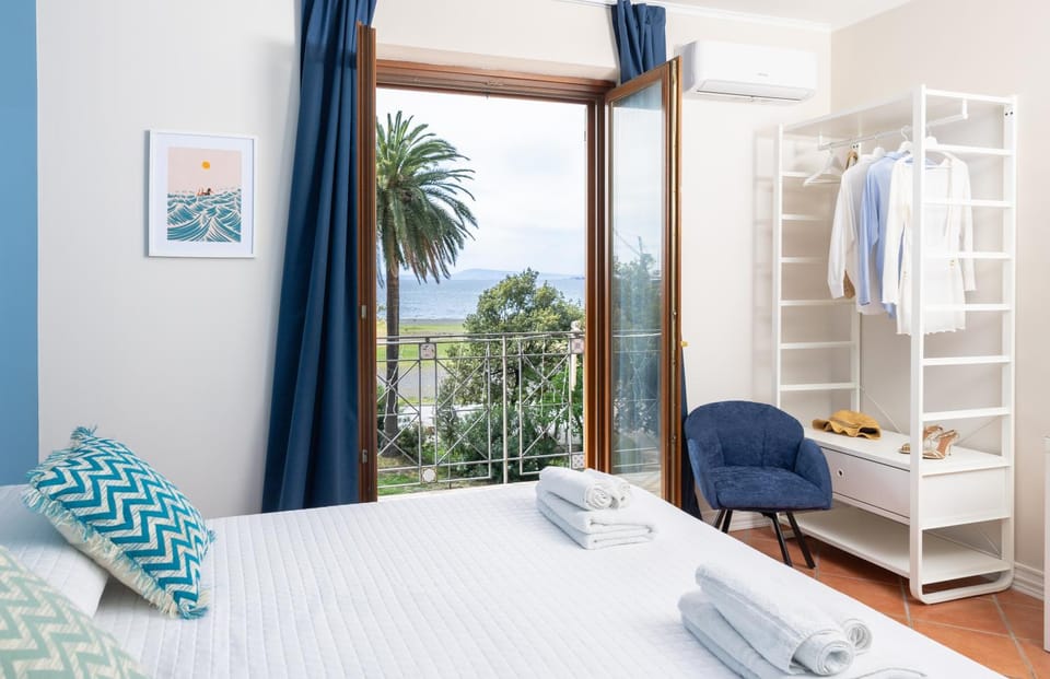 Bed, Natural landscape, View (from property/room), Balcony/Terrace, Photo of the whole room, Bedroom, towels, wardrobe