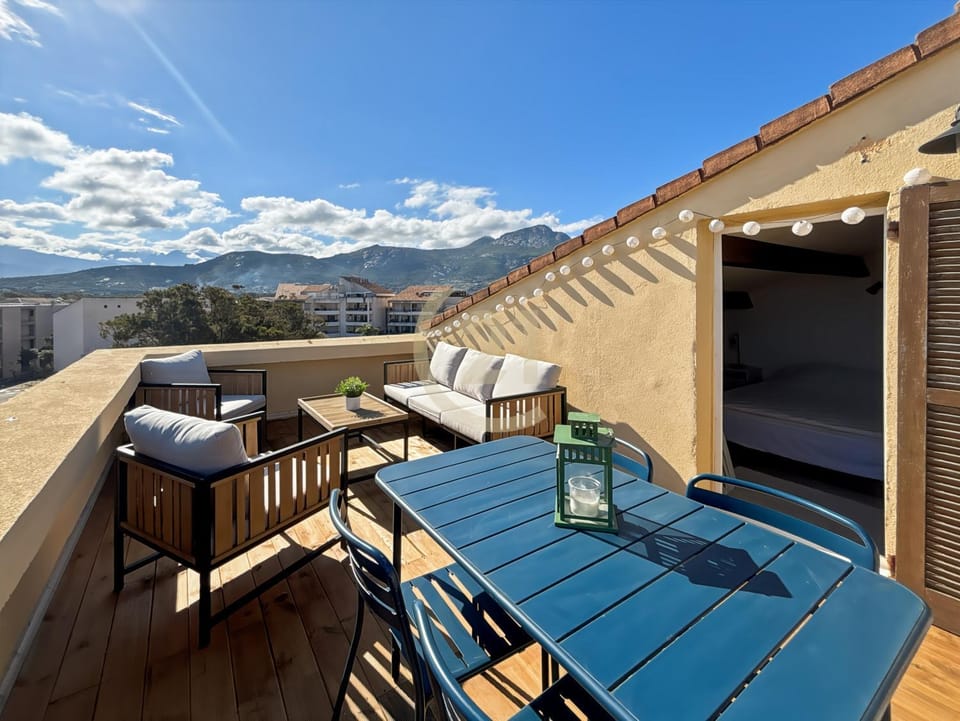 Patio, Day, Natural landscape, View (from property/room), Balcony/Terrace, Mountain view