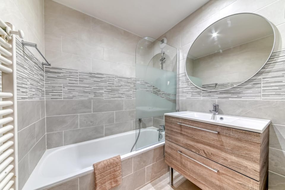 GuestReady - Sleek & Sunny Comfort near the Tram Apartment in Lyon