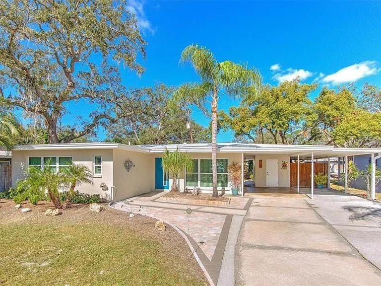 Modern Oasis Hot Tub 10 mins downtown Ybor city House in Tampa