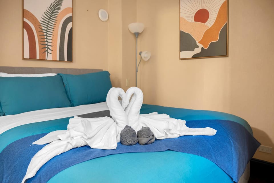Bed, Photo of the whole room, Bedroom, towels