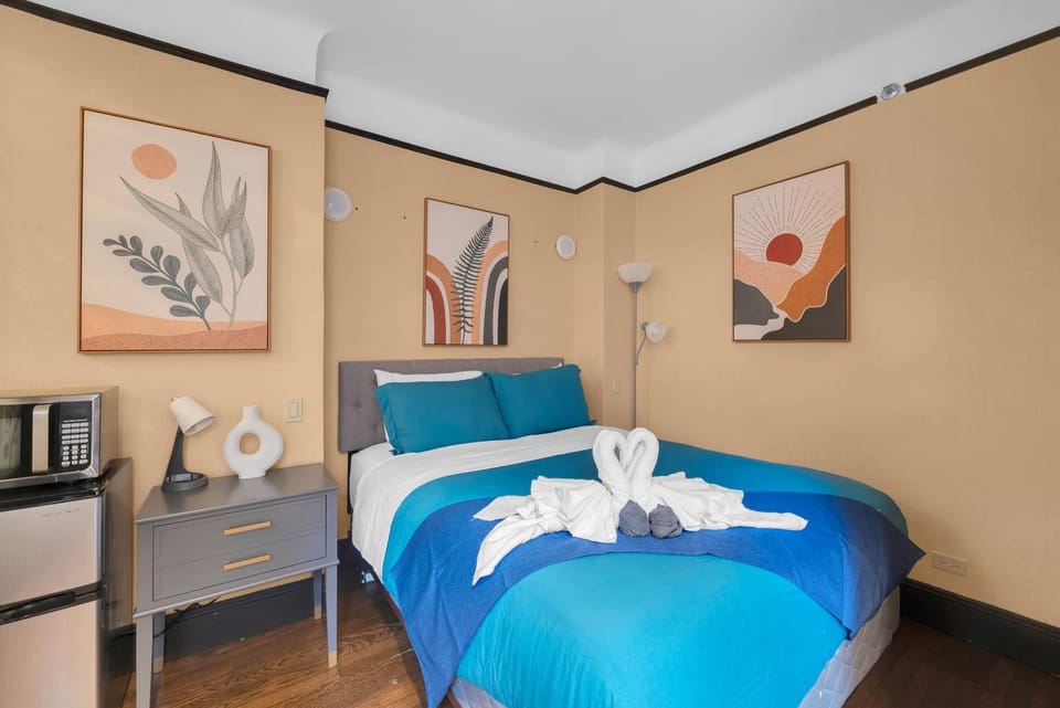 Bed, Kitchen or kitchenette, Photo of the whole room, Bedroom, towels