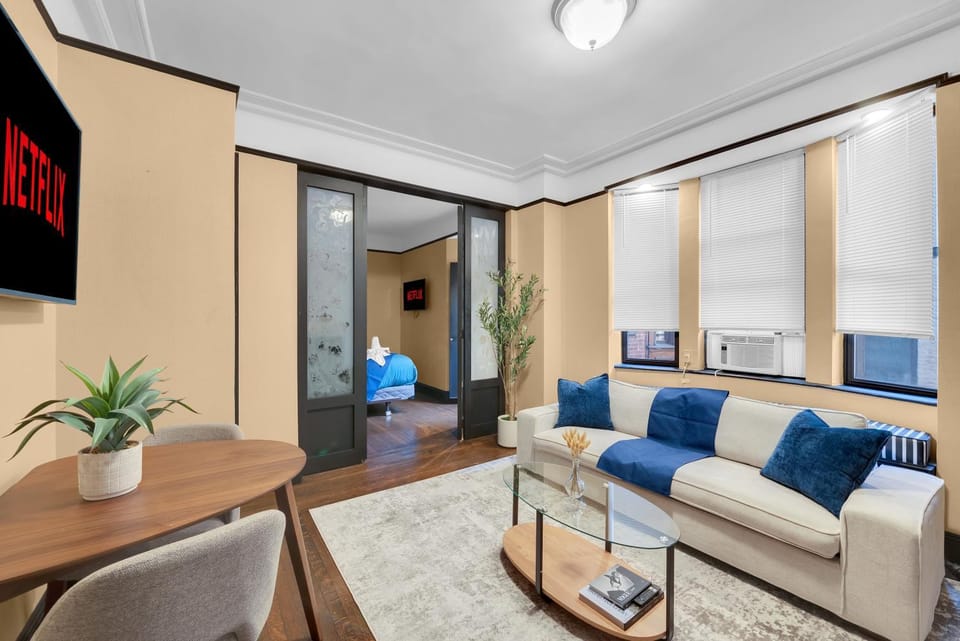 TV and multimedia, Kitchen or kitchenette, Living room, Seating area