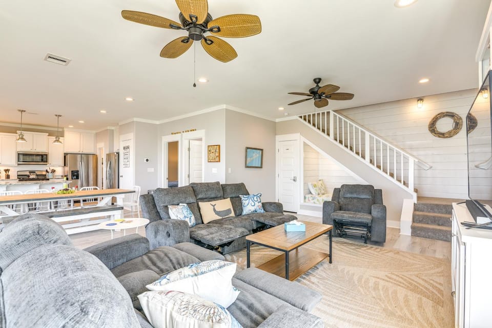 1 Block to Shore Crystal Beach Gem, Deck and Views House in Bolivar Peninsula