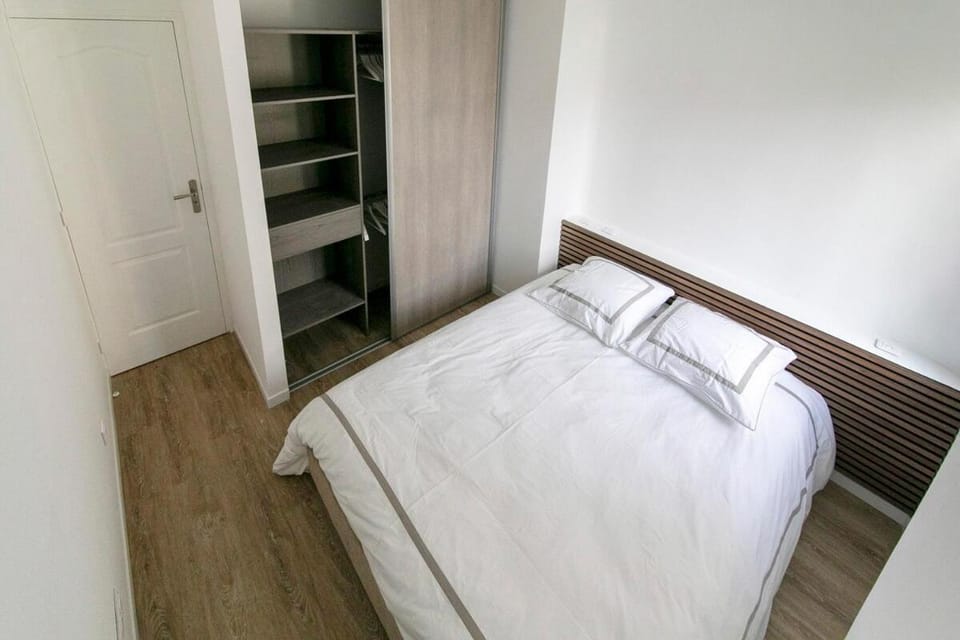 Bed, Photo of the whole room, Bedroom, wardrobe