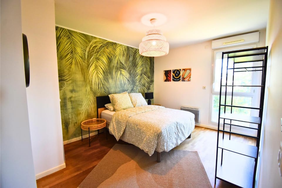 Bed, Photo of the whole room, Bedroom