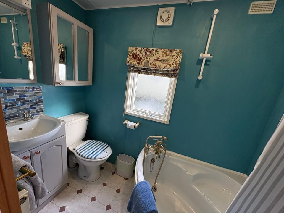 Robins Lodge by the sea House in Poole