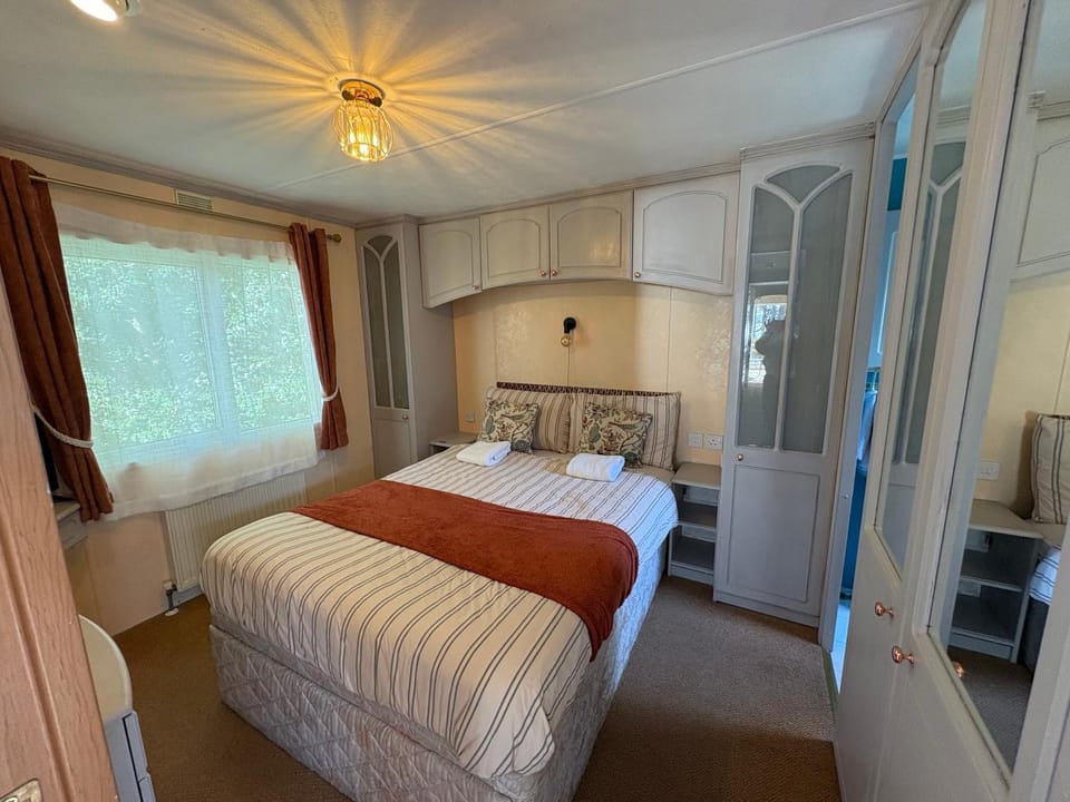 Robins Lodge by the sea House in Poole