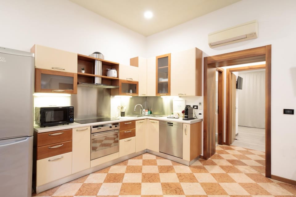 Coffee/tea facilities, Kitchen or kitchenette, dishwasher, minibar, oven, stove, toaster