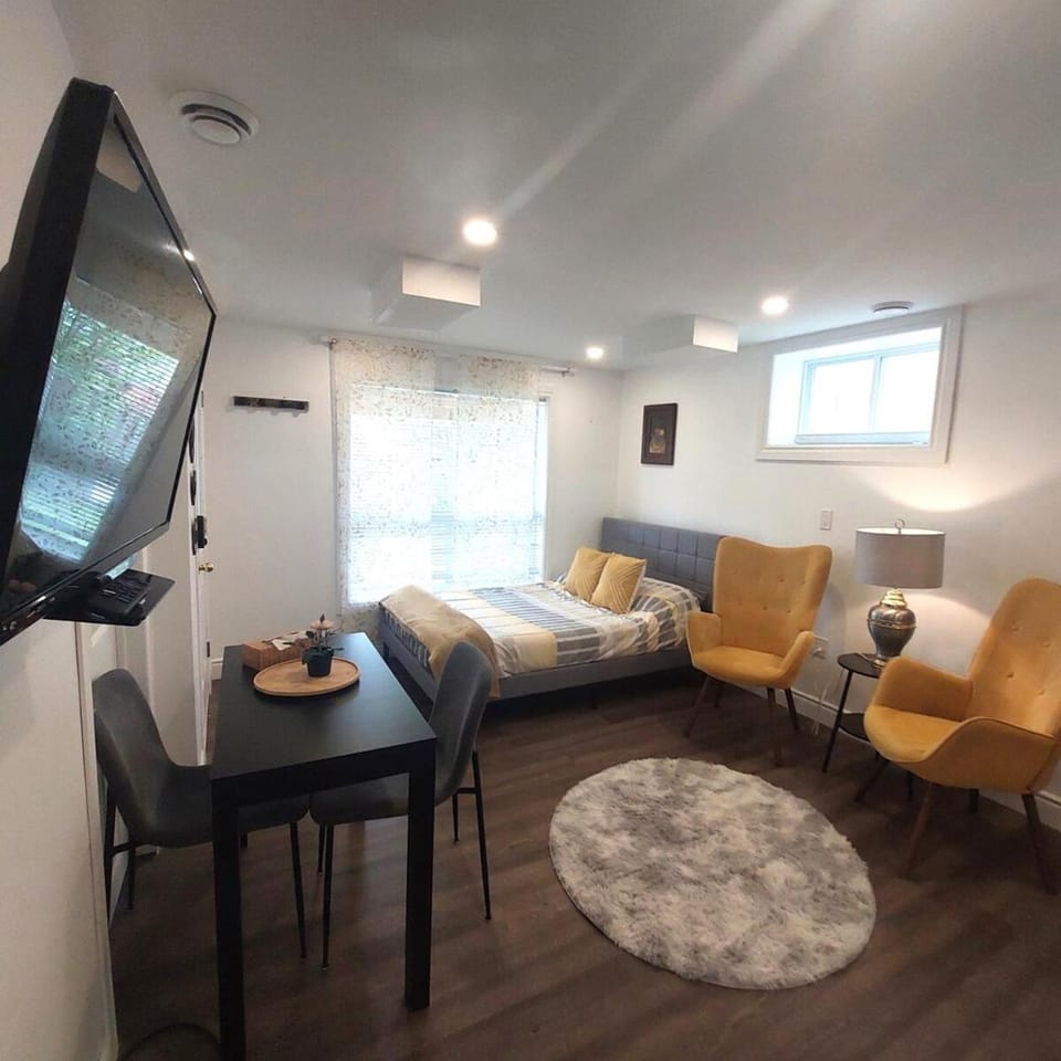 Nimo Homestay , Compact Studio Apartment Guelph Apartment in Guelph