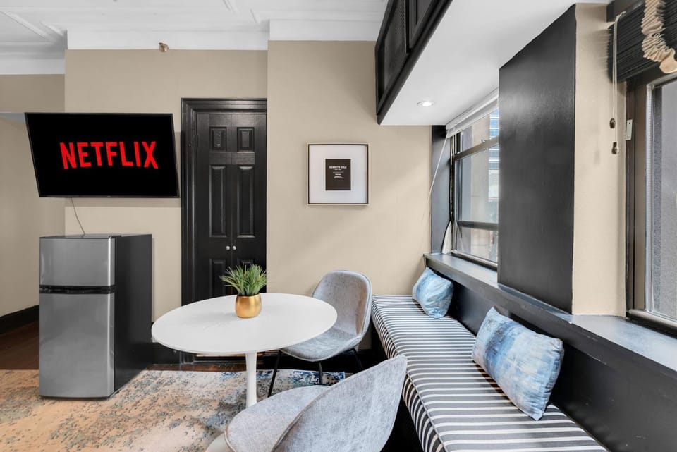 NYC Apartment in The Best Location! Walking Distance to Everything! Apartment in Midtown