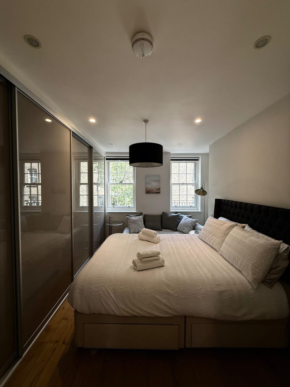 Bed, Bedroom, towels