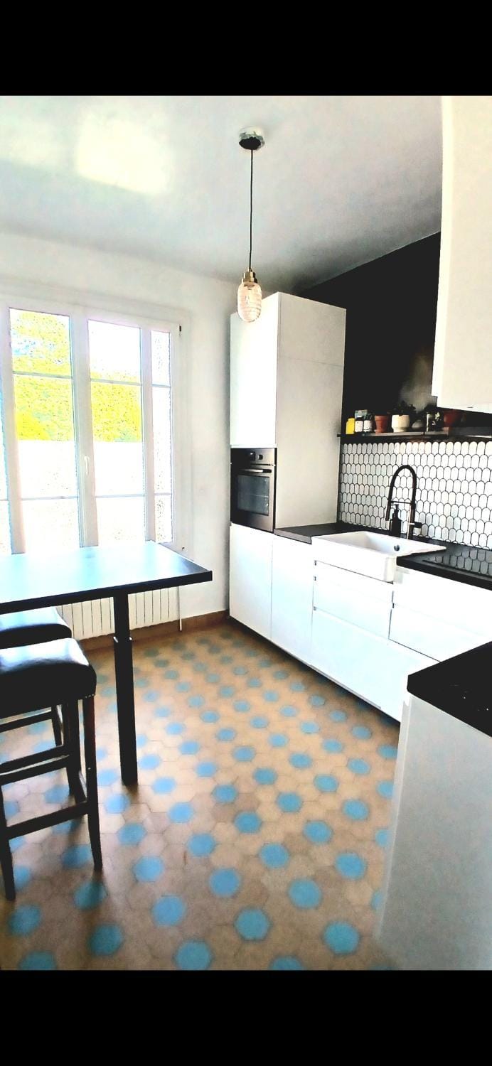 Kitchen or kitchenette, Dining area, stove