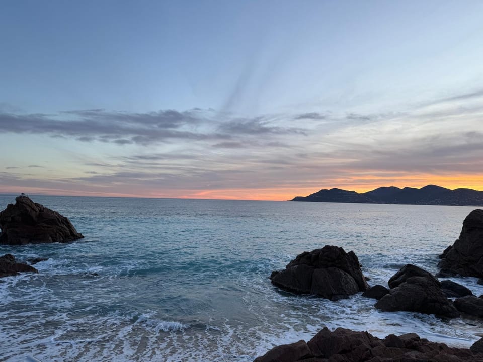 a 2 minutes de la plage vue mer et piscine Apartment in Cannes