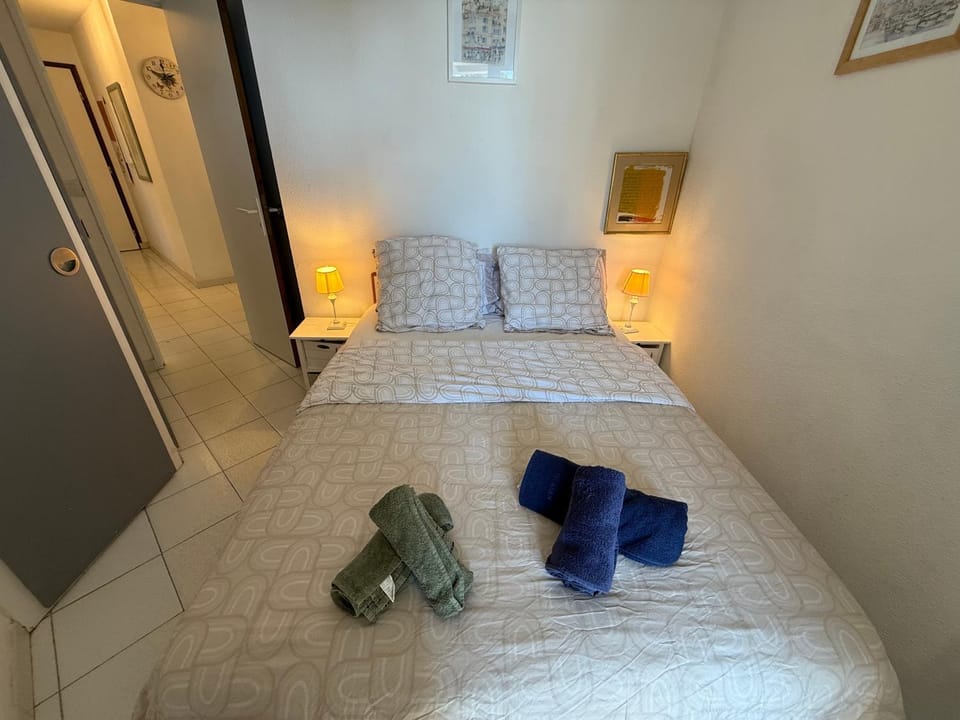 a 2 minutes de la plage vue mer et piscine Apartment in Cannes