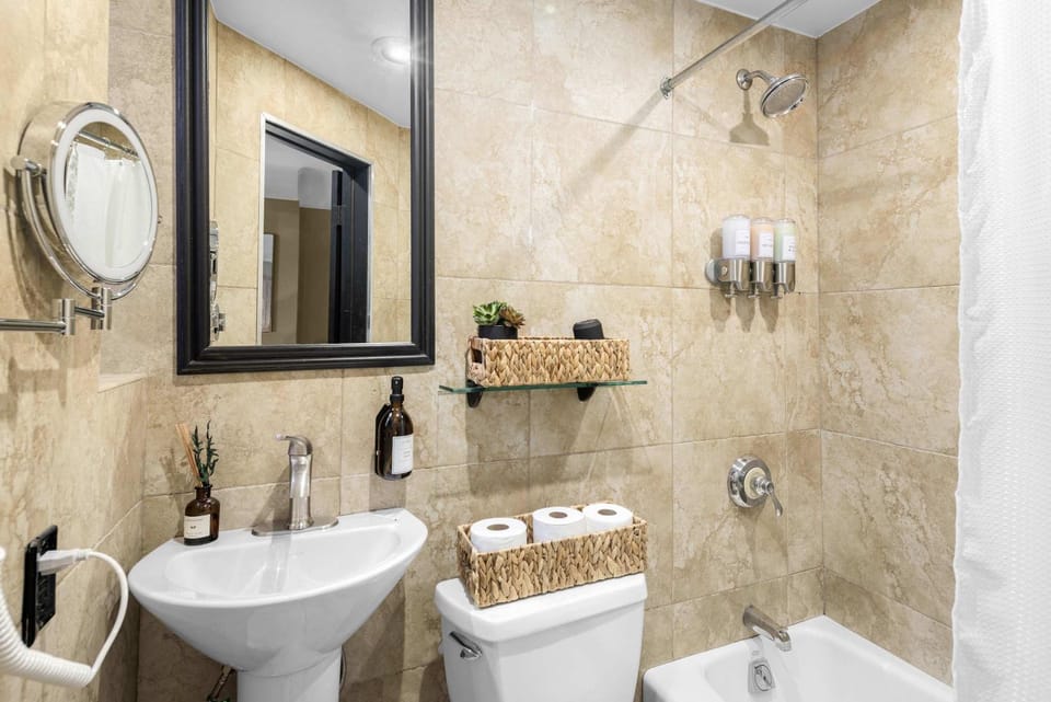 Central NYC Apartment Walking Distance to Everywhere! Apartment in Midtown