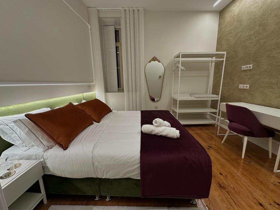 Bed, Bedroom, towels, wardrobe