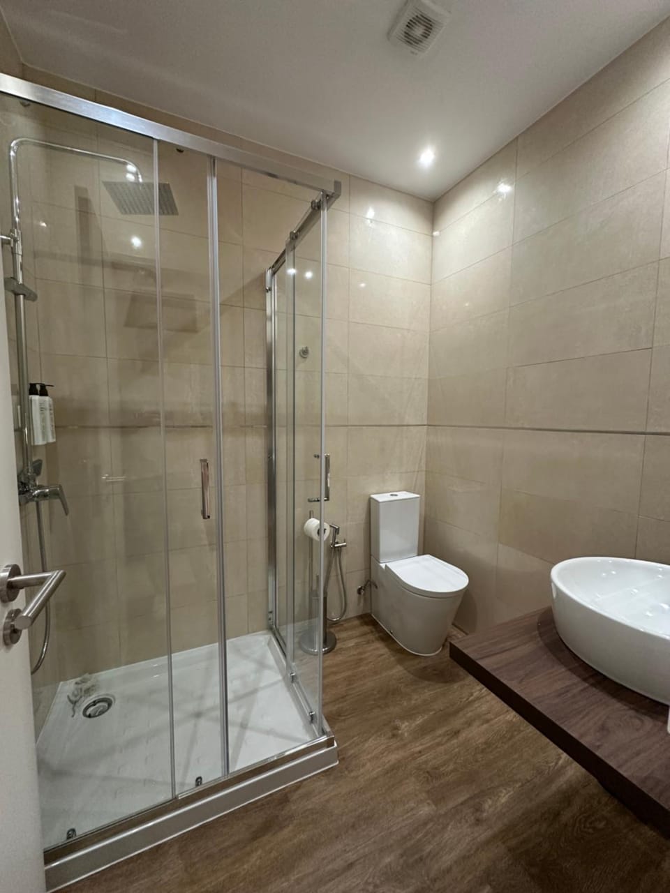 Shower, Toilet, Bathroom, bidet, towels