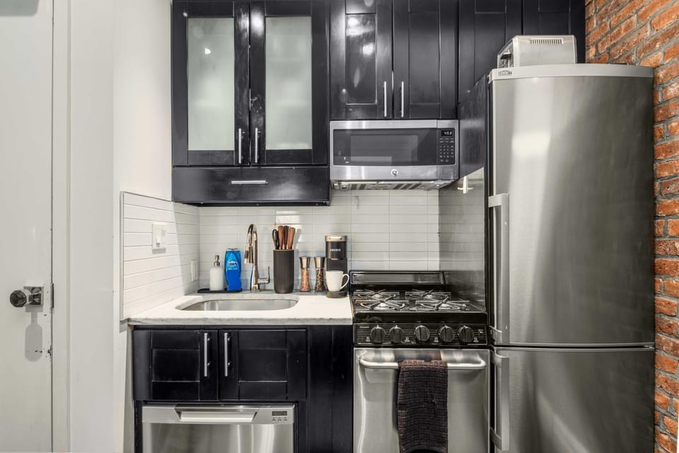 Kitchen or kitchenette, oven, stove