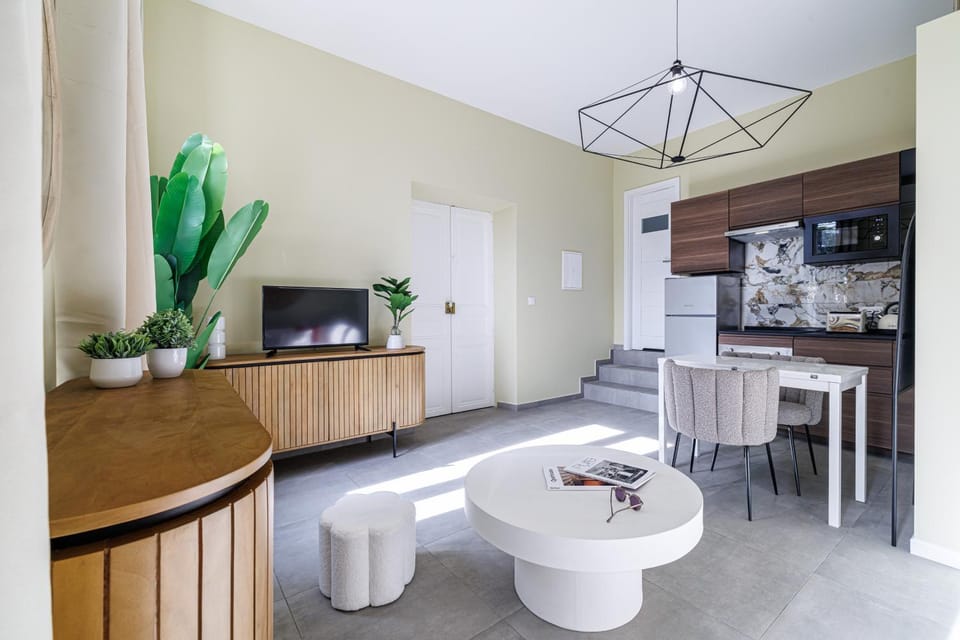 TV and multimedia, Kitchen or kitchenette, Living room, Dining area