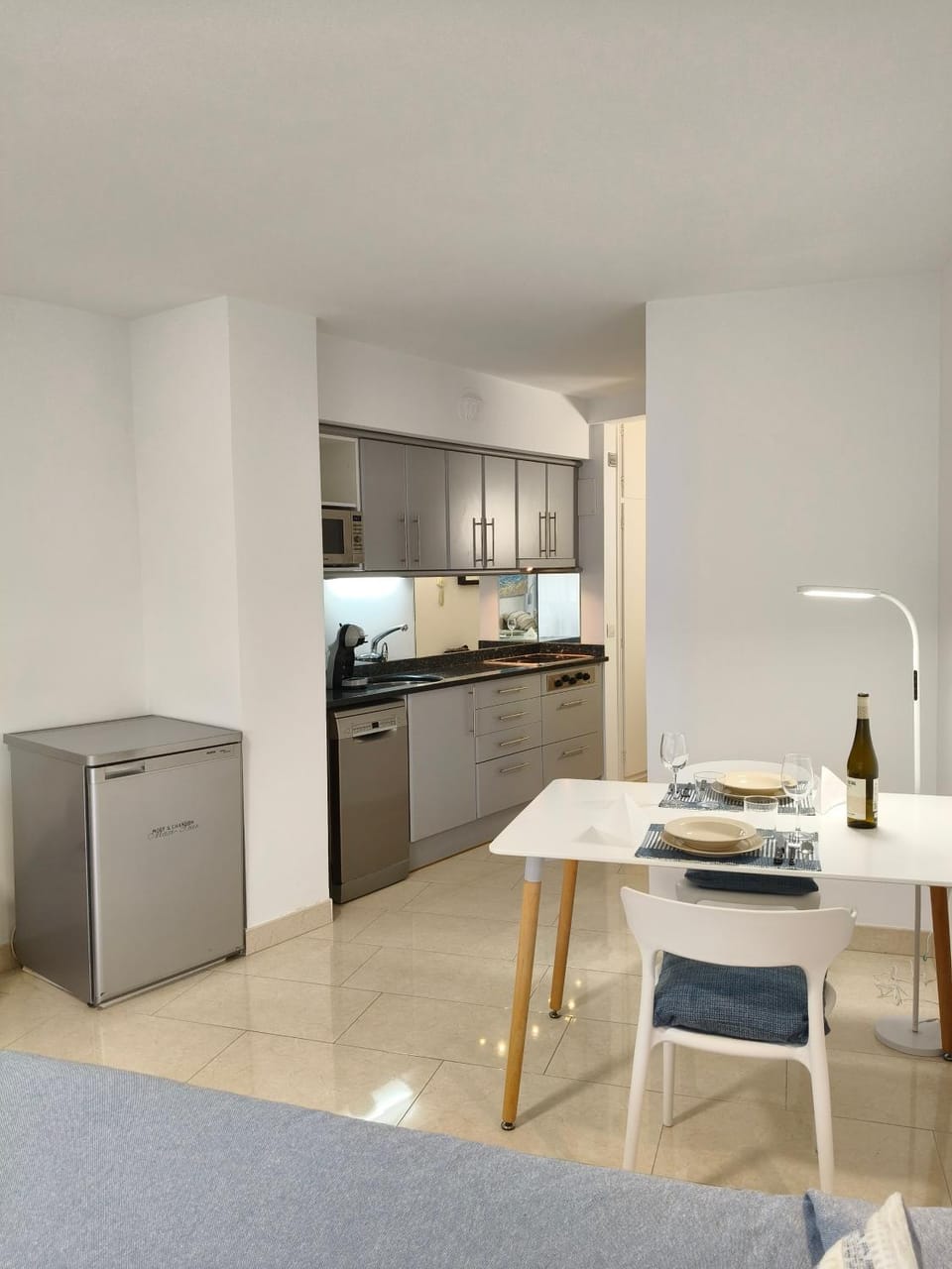 Kitchen or kitchenette, Dining area, dishwasher, minibar