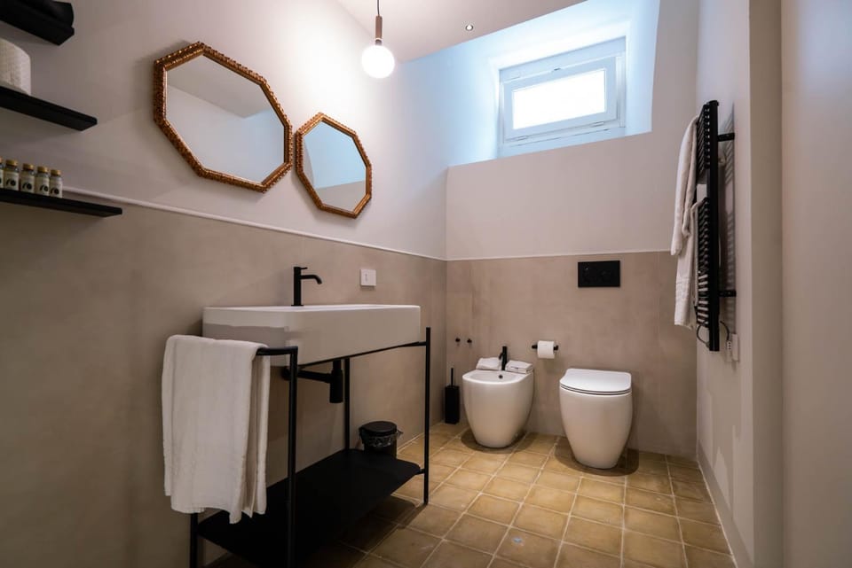 Toilet, Bathroom, bidet, towels