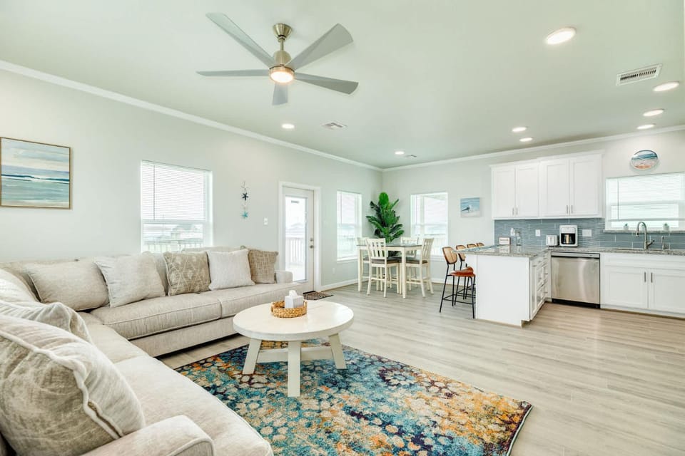 Ocean Views Jetty Access & Family Fun House in Surfside Beach