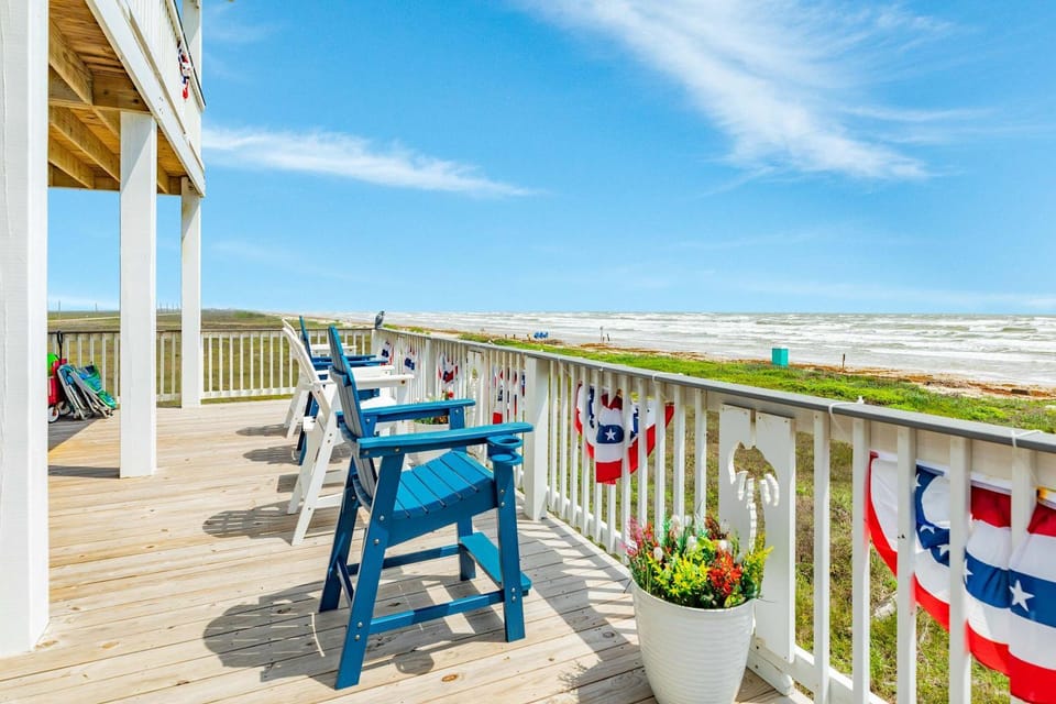 Beachfront Family Pet Friendly House in Surfside Beach