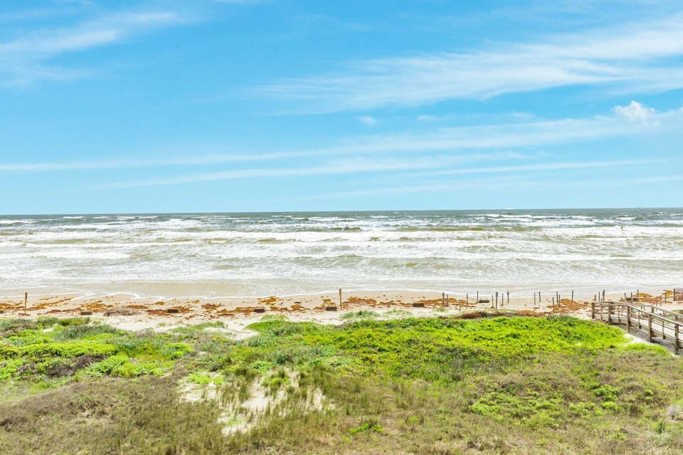 Beachfront Family Pet Friendly House in Surfside Beach