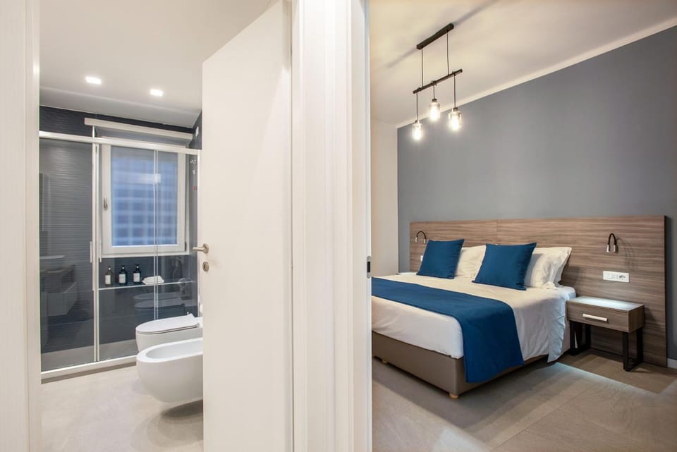Toilet, Bed, Bathroom, Photo of the whole room, Seating area, Bedroom
