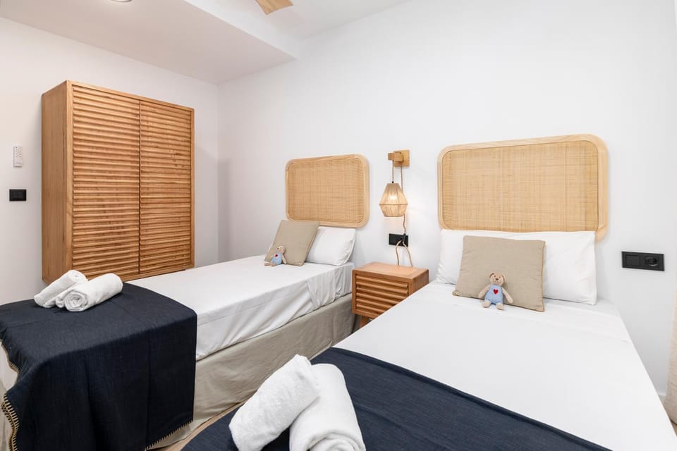 Bed, Photo of the whole room, Bedroom, towels, wardrobe
