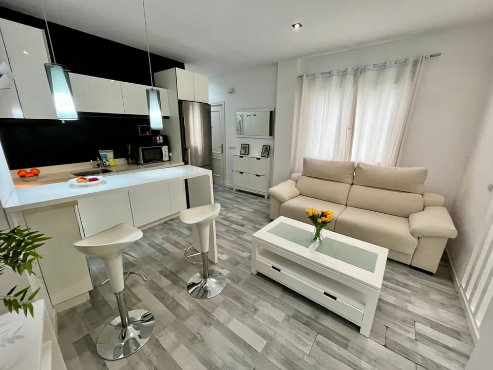 TV and multimedia, Kitchen or kitchenette, Living room, stove