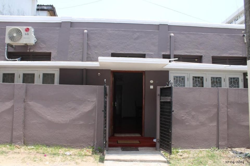3 Bedrooms Holiday Home in Colombo 06 House in Colombo