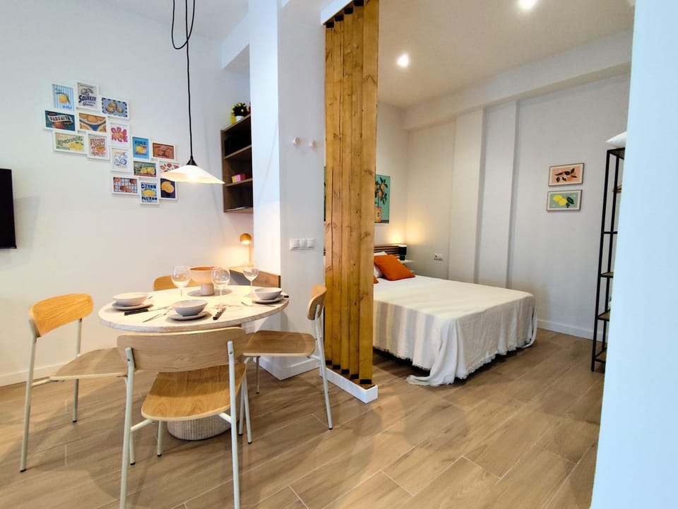 Bed, Living room, Photo of the whole room, Seating area, Dining area, Bedroom