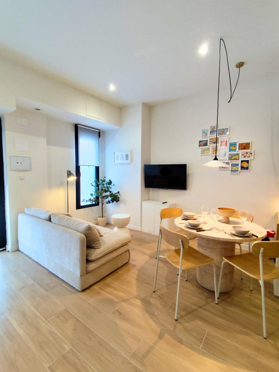 Bed, TV and multimedia, Living room, Seating area, Dining area