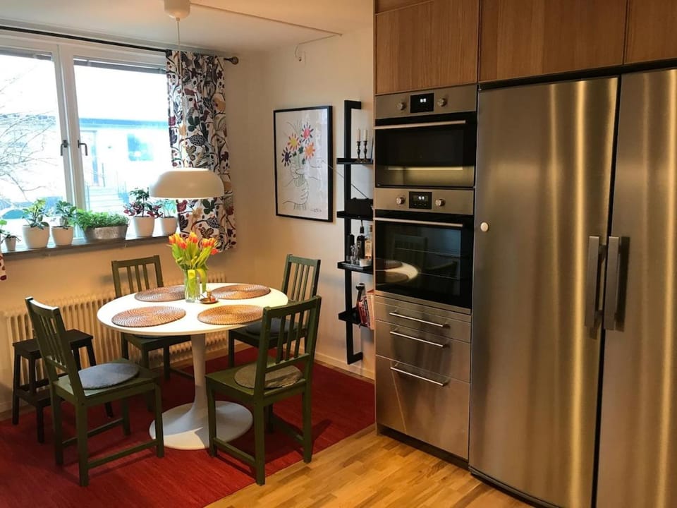 Kitchen or kitchenette, Dining area, dishwasher, oven, stove, toaster